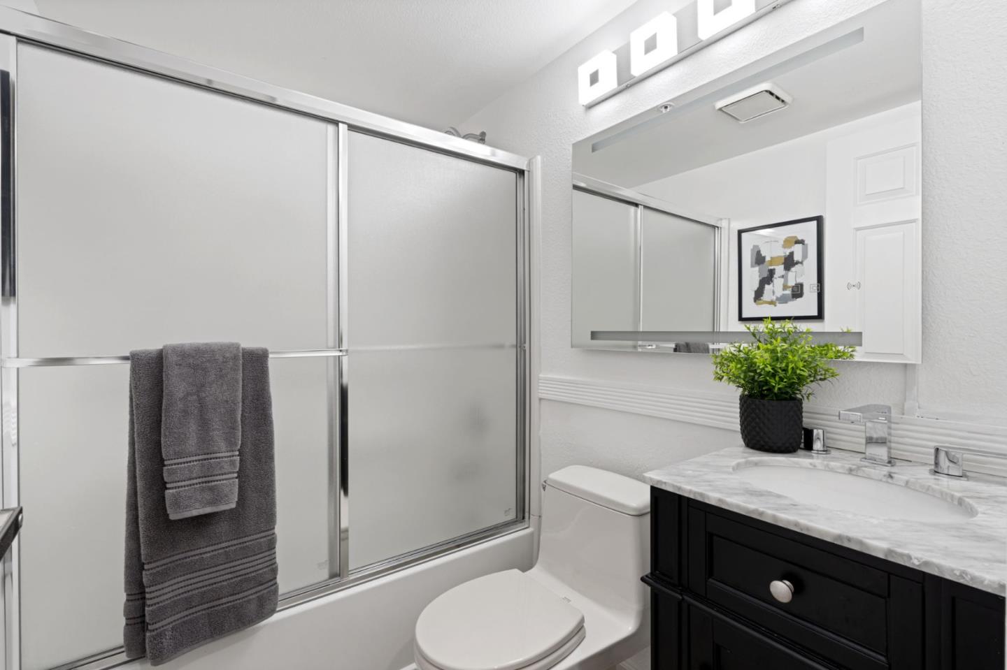 Detail Gallery Image 11 of 22 For 1721 California St #7,  Mountain View,  CA 94041 - 2 Beds | 2 Baths