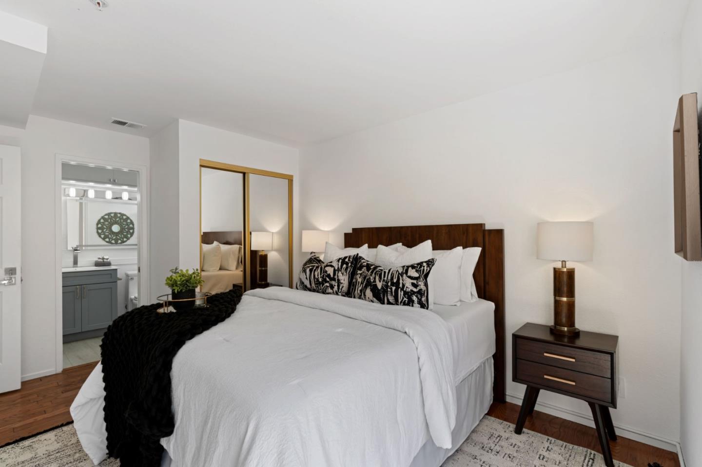 Detail Gallery Image 15 of 22 For 1721 California St #7,  Mountain View,  CA 94041 - 2 Beds | 2 Baths