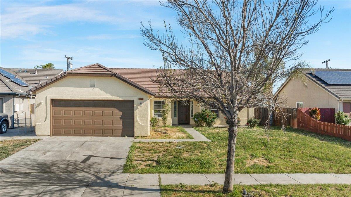 Photo of 1360 Chamberlain Ave in Los Banos, CA