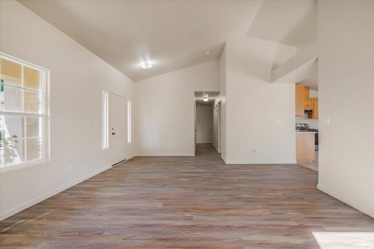 Detail Gallery Image 8 of 46 For 1360 Chamberlain Ave, Los Banos,  CA 93635 - 4 Beds | 2 Baths