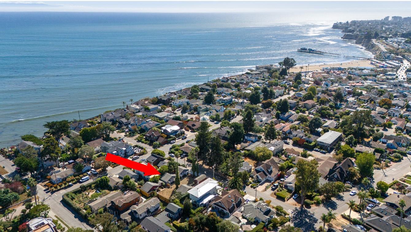 Photo of 202 Hollister Ave in Capitola, CA