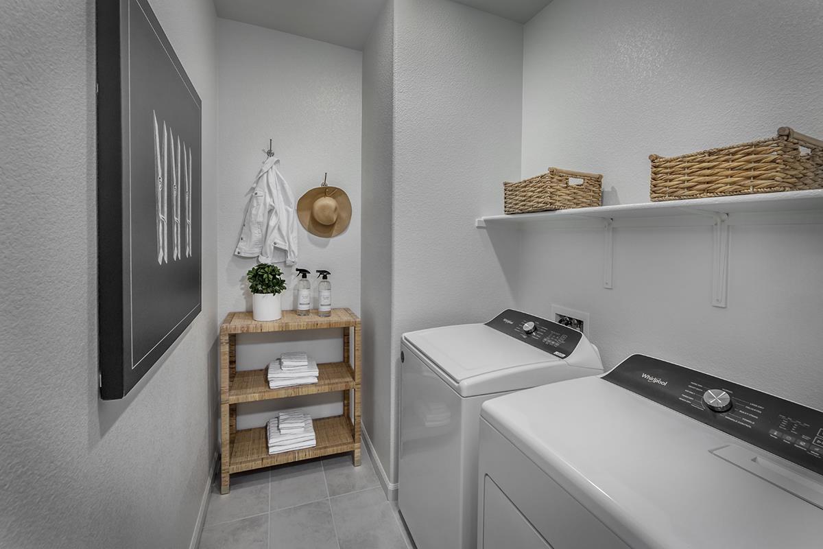 Detail Gallery Image 2 of 12 For 1941 Marigold St., Hollister,  CA 95023 - 3 Beds | 2/1 Baths