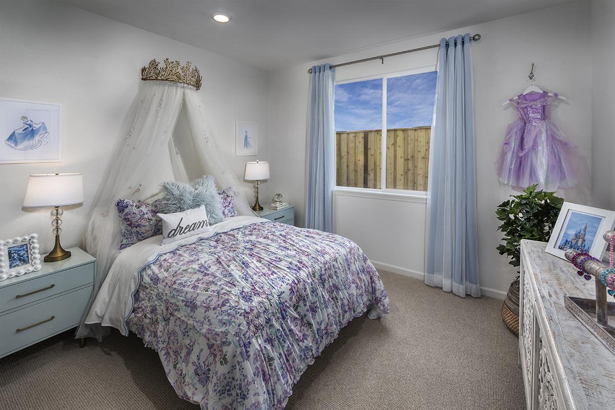 Detail Gallery Image 4 of 12 For 1941 Marigold St., Hollister,  CA 95023 - 3 Beds | 2/1 Baths