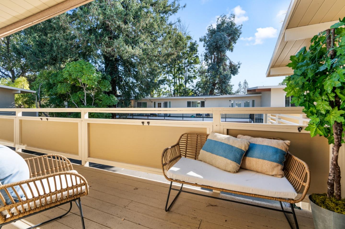 Detail Gallery Image 28 of 34 For 640 Forest Ave #E,  Palo Alto,  CA 94301 - 2 Beds | 2 Baths