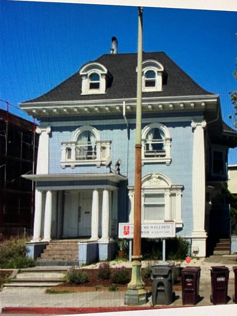 Photo of 3231 Telegraph Ave in Oakland, CA