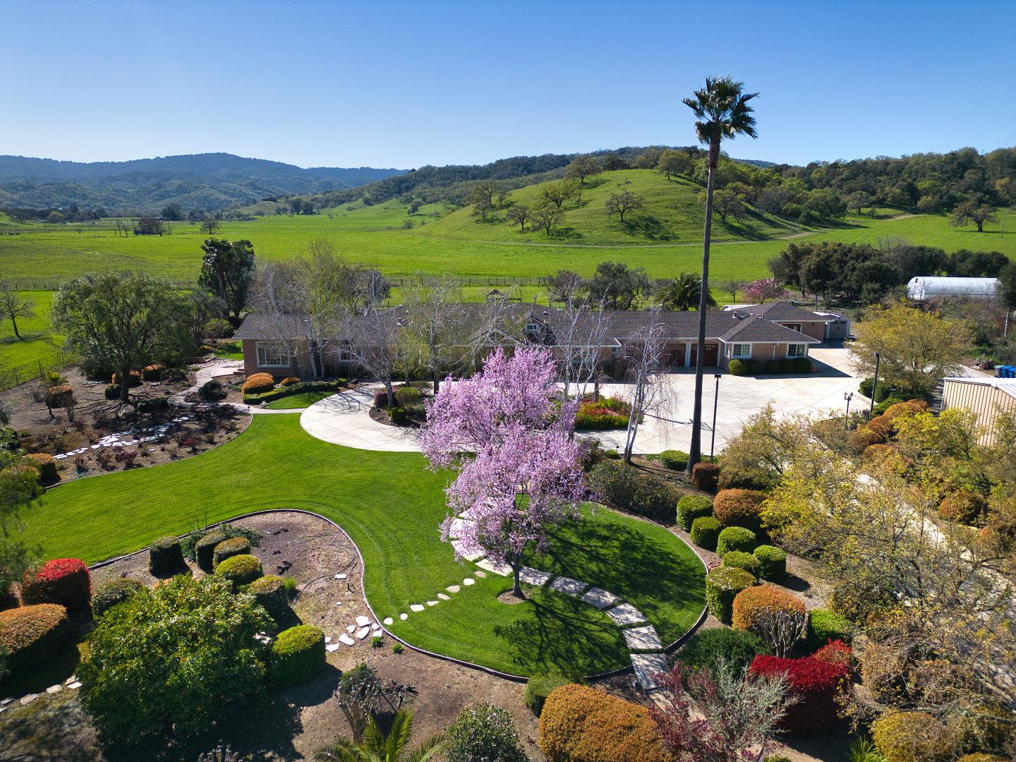 Detail Gallery Image 1 of 1 For 10165 Jean Ellen Ct, Gilroy,  CA 95020 - 5 Beds | 5/1 Baths