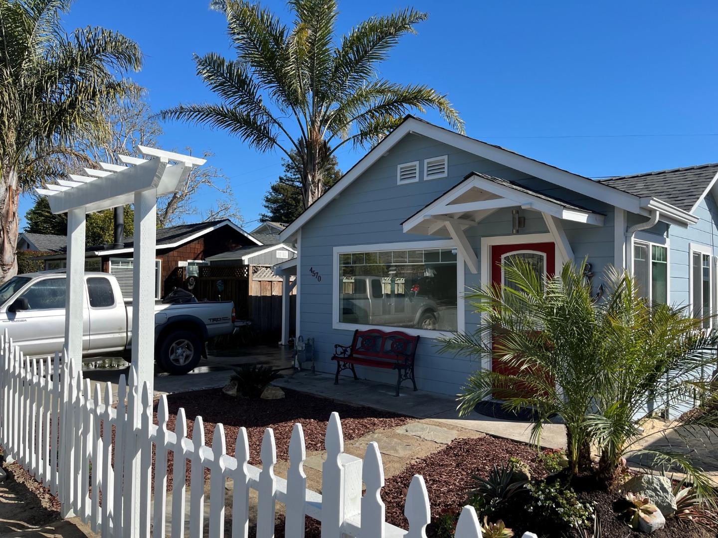Photo of 4570 Crystal St in Capitola, CA