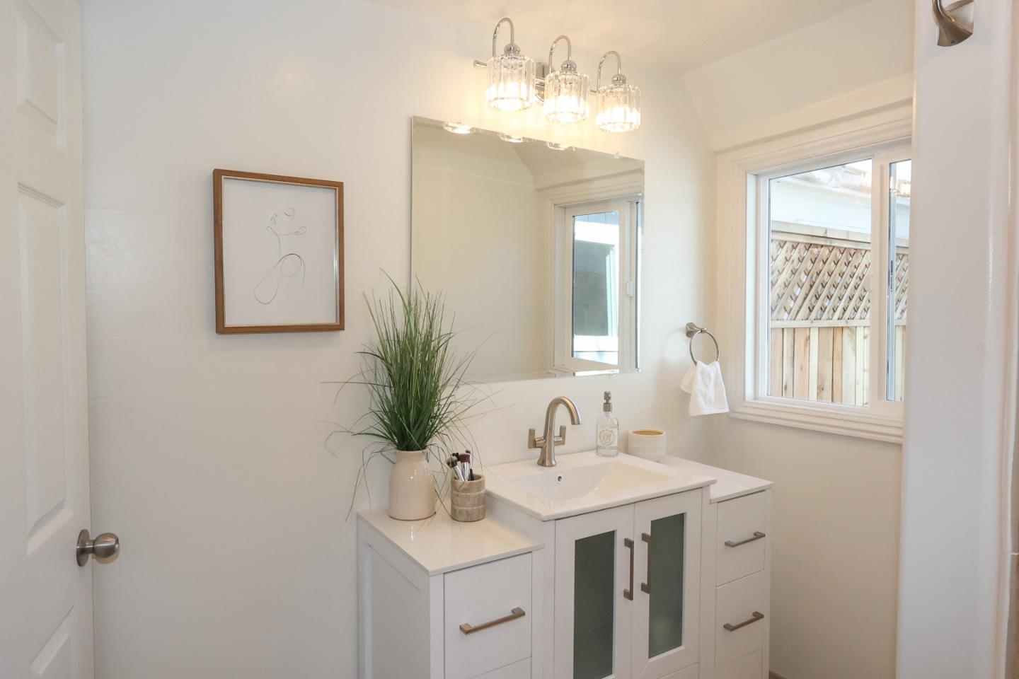 Detail Gallery Image 13 of 36 For 4570 Crystal St, Capitola,  CA 95010 - 2 Beds | 2 Baths