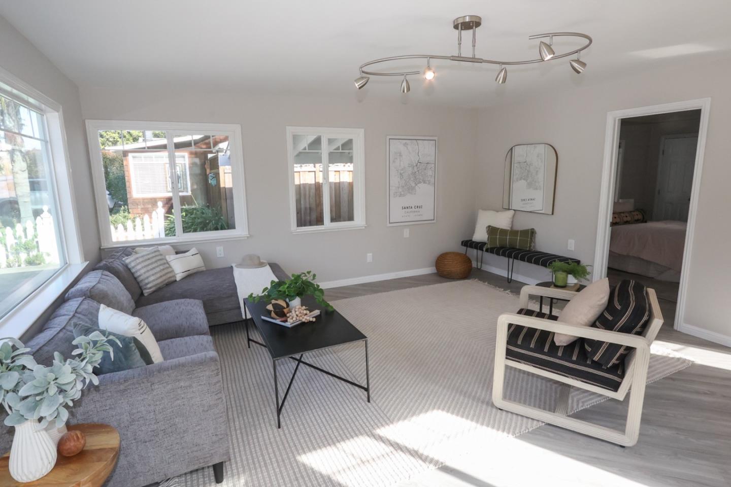 Detail Gallery Image 25 of 36 For 4570 Crystal St, Capitola,  CA 95010 - 2 Beds | 2 Baths