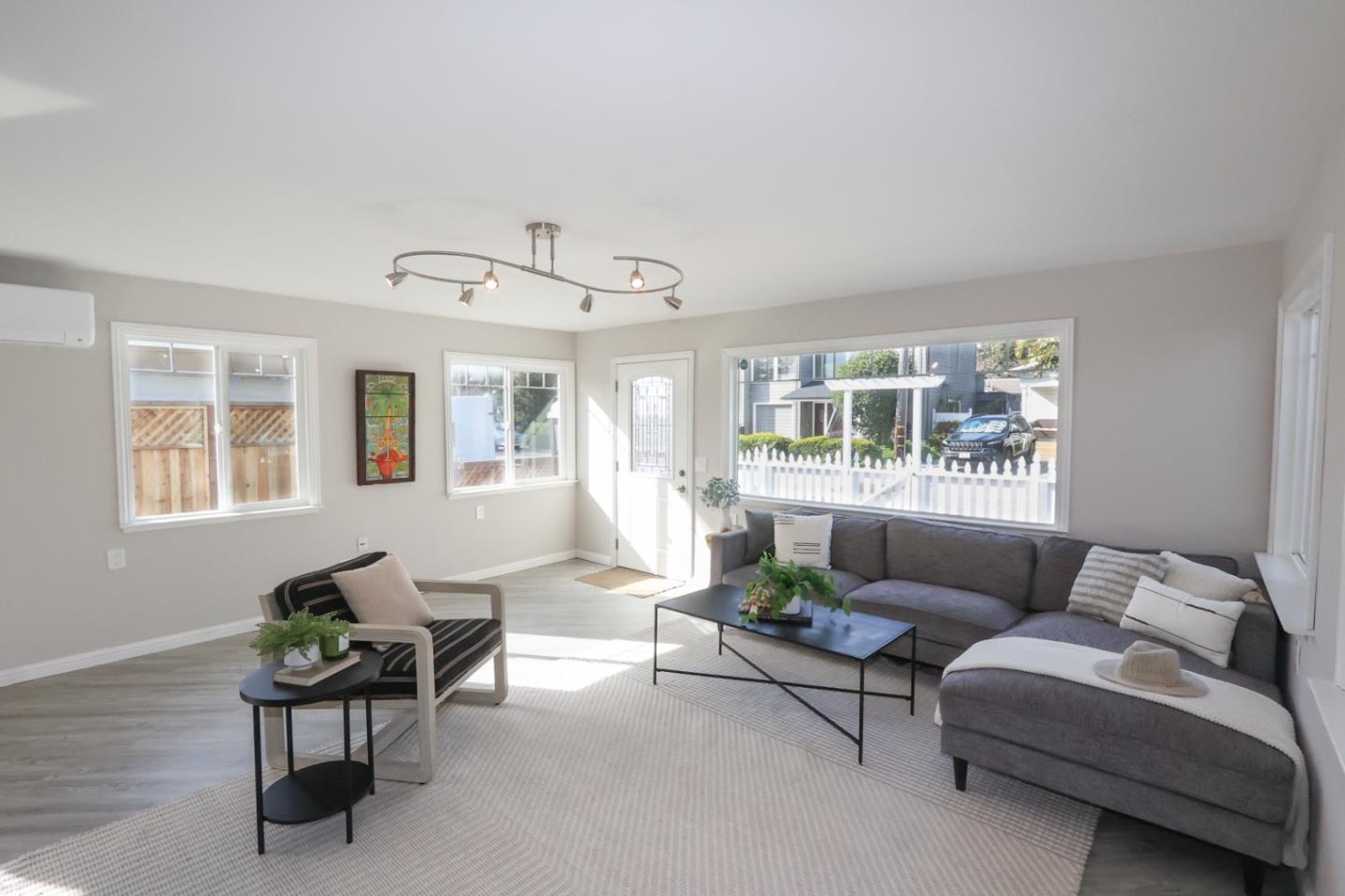 Detail Gallery Image 6 of 35 For 4570 Crystal St, Capitola,  CA 95010 - 2 Beds | 2 Baths