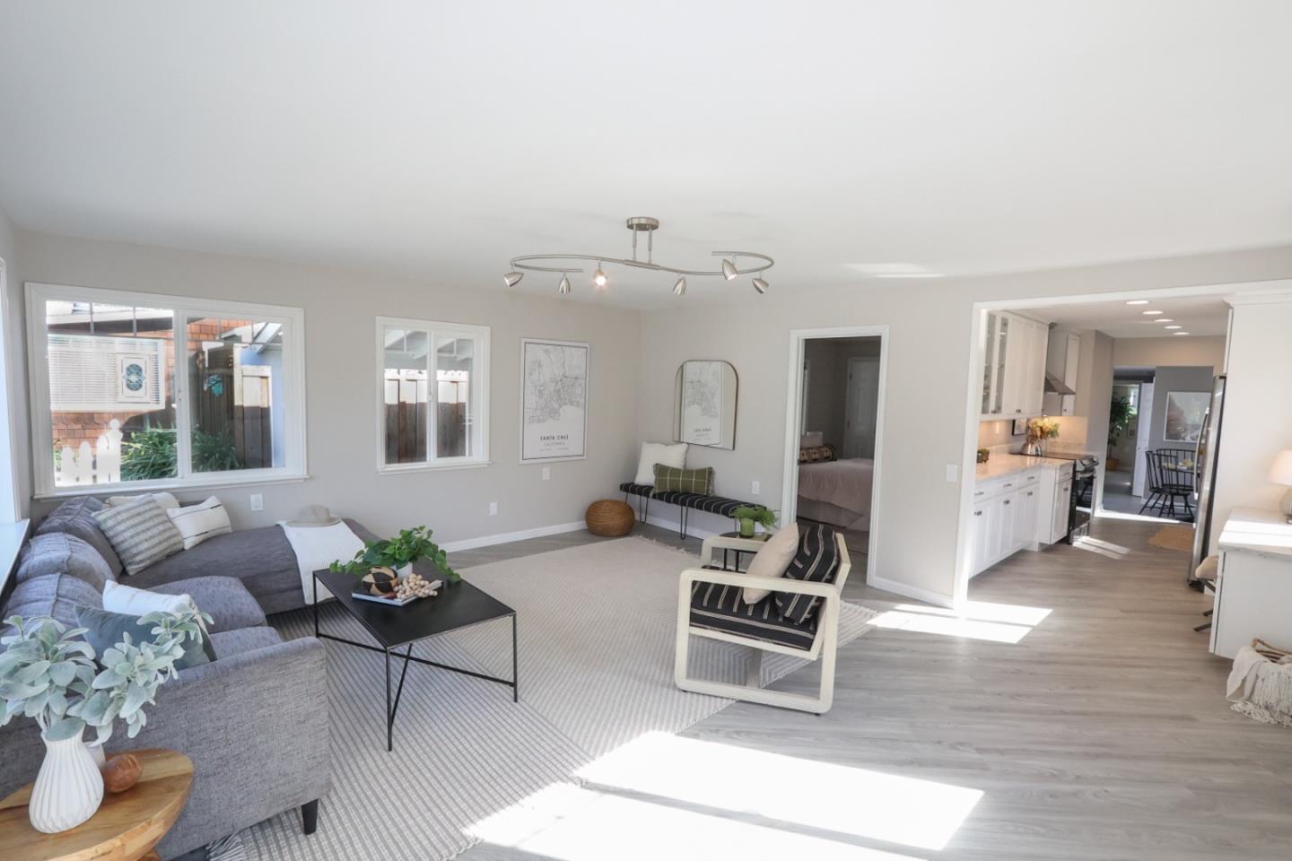 Detail Gallery Image 7 of 35 For 4570 Crystal St, Capitola,  CA 95010 - 2 Beds | 2 Baths