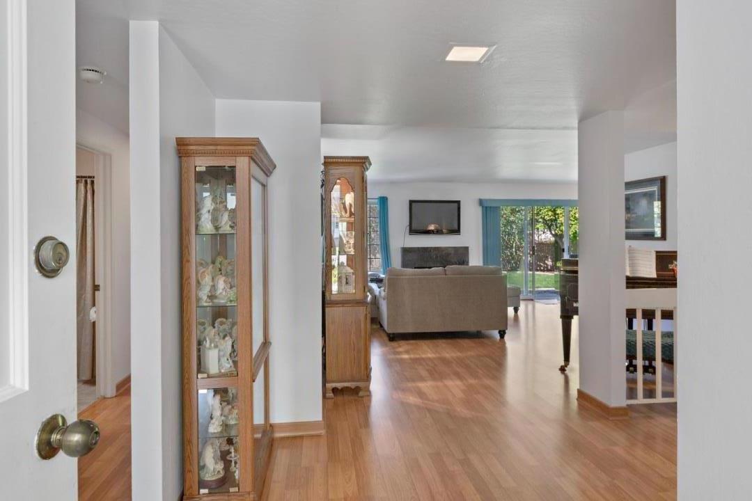 Detail Gallery Image 5 of 37 For 1245 Glacier Ave, Pacifica,  CA 94044 - 3 Beds | 2 Baths
