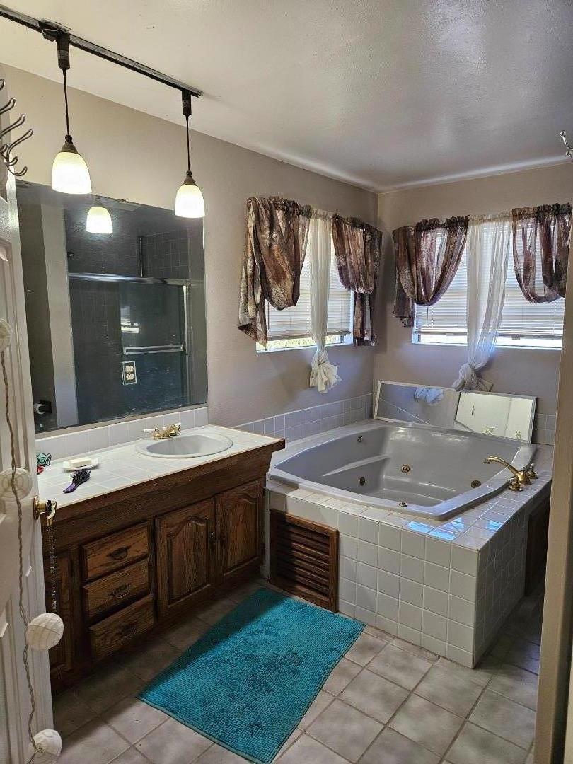 Detail Gallery Image 23 of 46 For 17621 Cunha Ln, Salinas,  CA 93907 - 3 Beds | 2/1 Baths