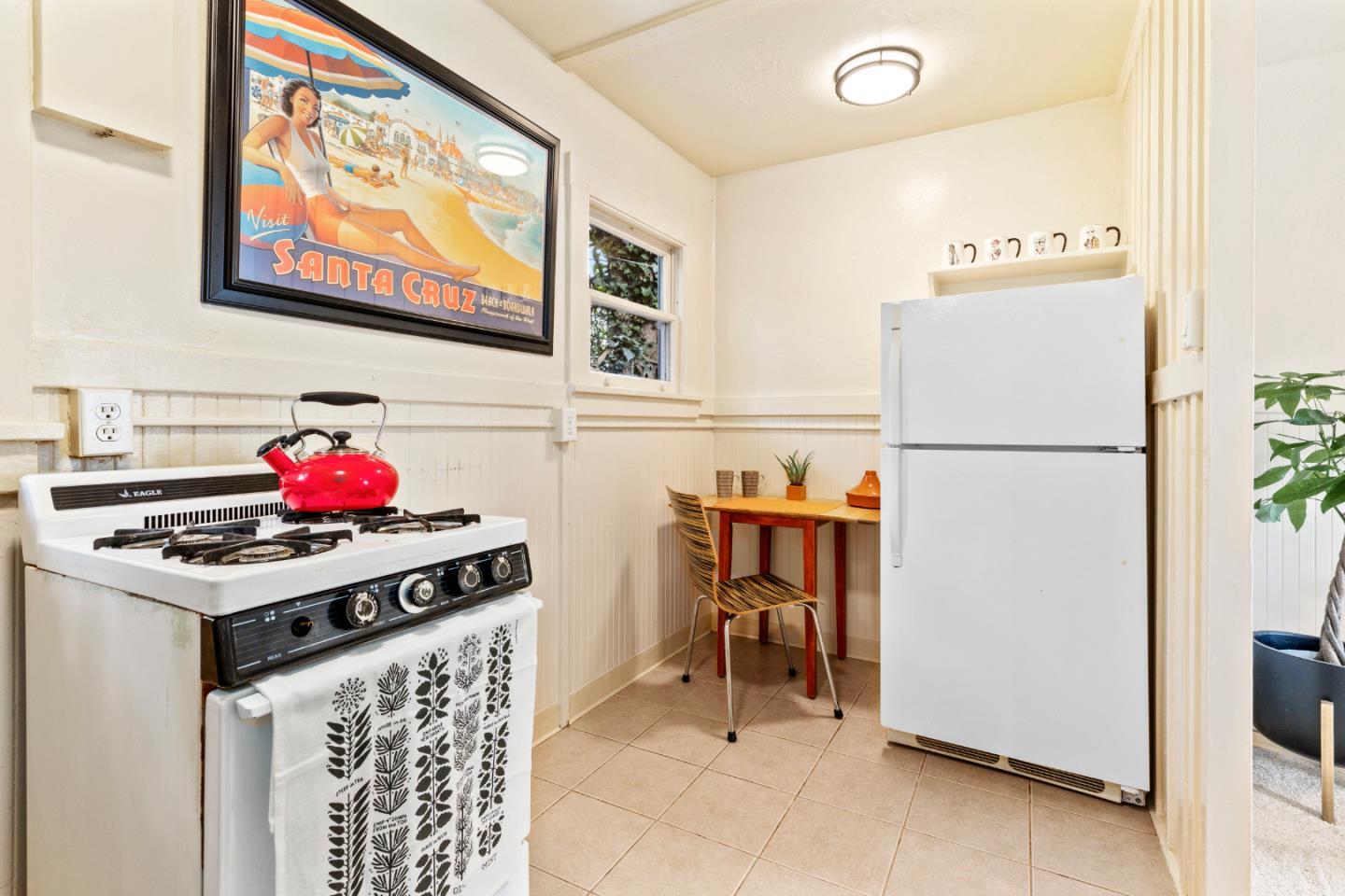Detail Gallery Image 10 of 22 For 202 Hollister Ave a B,  Capitola,  CA 95010 - 2 Beds | 2 Baths