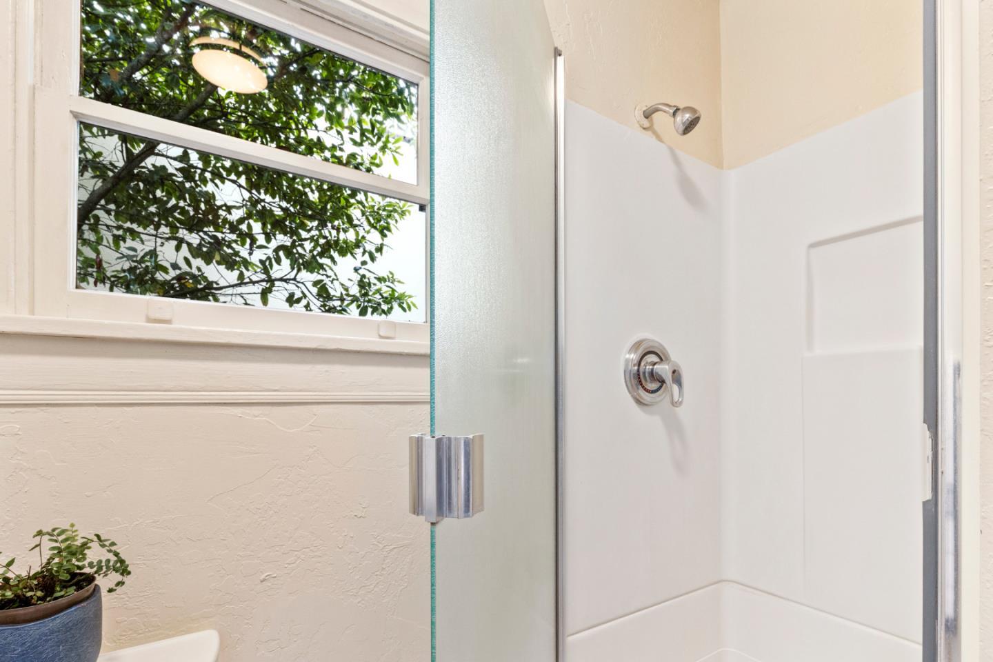 Detail Gallery Image 18 of 22 For 202 Hollister Ave a B,  Capitola,  CA 95010 - 2 Beds | 2 Baths