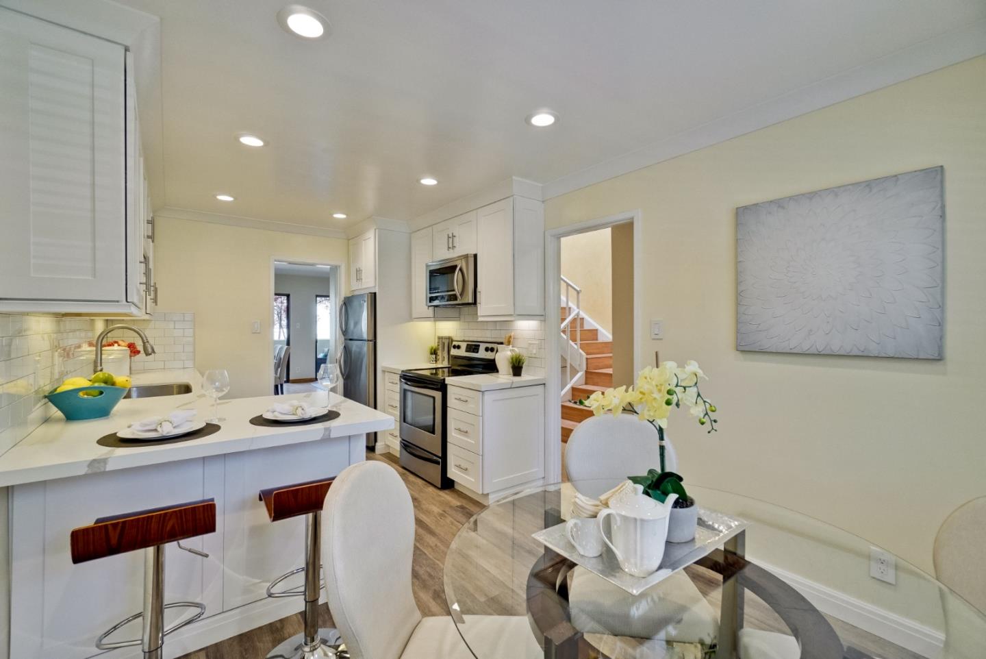 Detail Gallery Image 1 of 38 For 2317 Sharon Rd, Menlo Park,  CA 94025 - 3 Beds | 2/1 Baths