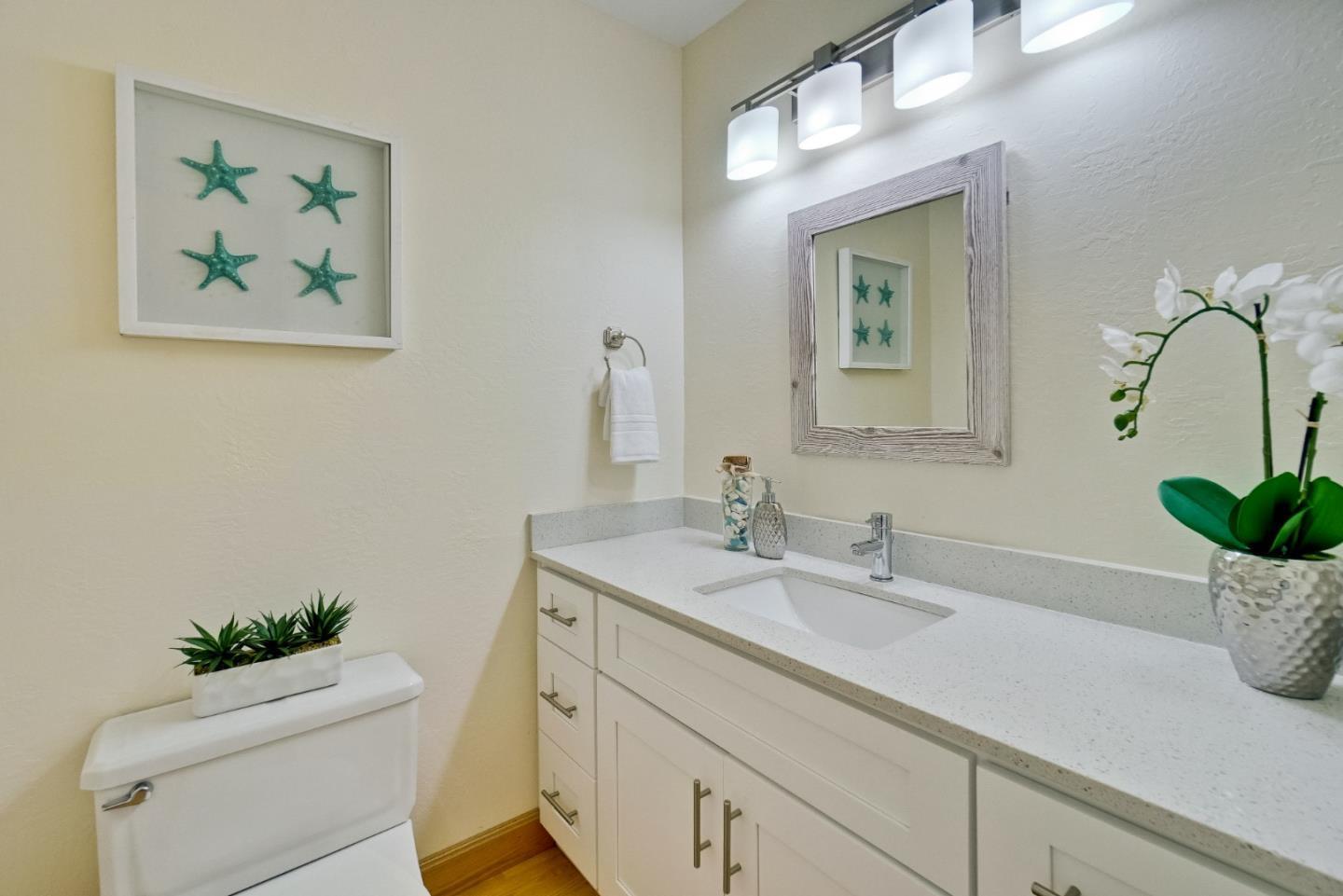 Detail Gallery Image 13 of 38 For 2317 Sharon Rd, Menlo Park,  CA 94025 - 3 Beds | 2/1 Baths