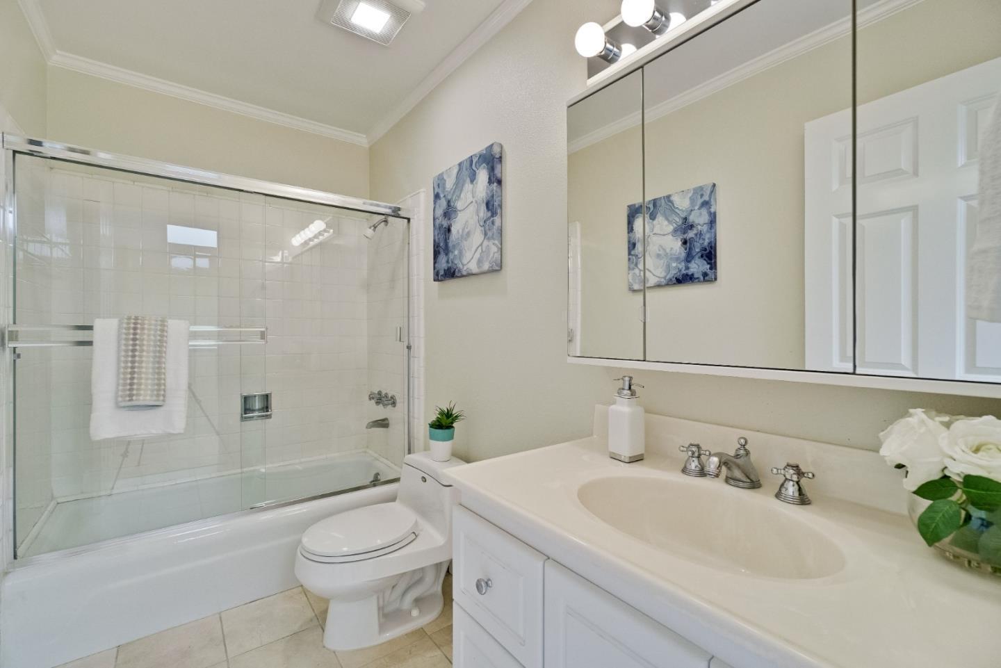 Detail Gallery Image 21 of 38 For 2317 Sharon Rd, Menlo Park,  CA 94025 - 3 Beds | 2/1 Baths