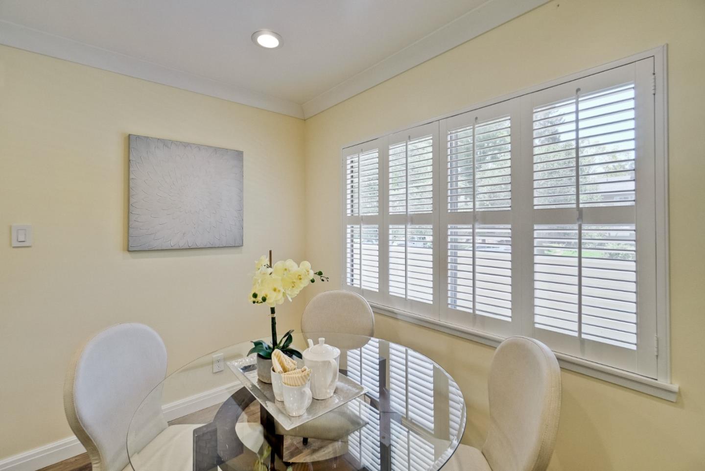 Detail Gallery Image 5 of 38 For 2317 Sharon Rd, Menlo Park,  CA 94025 - 3 Beds | 2/1 Baths