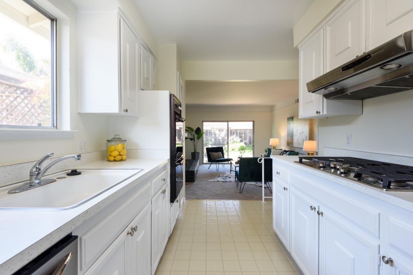 Detail Gallery Image 7 of 18 For 371 Menhaden Ct, Foster City,  CA 94404 - 3 Beds | 2 Baths