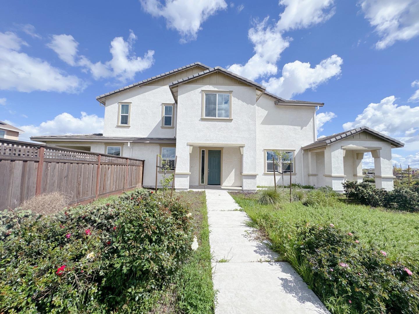 Detail Gallery Image 1 of 1 For 1753 Marina Dr, Lathrop,  CA 95330 - 5 Beds | 4 Baths