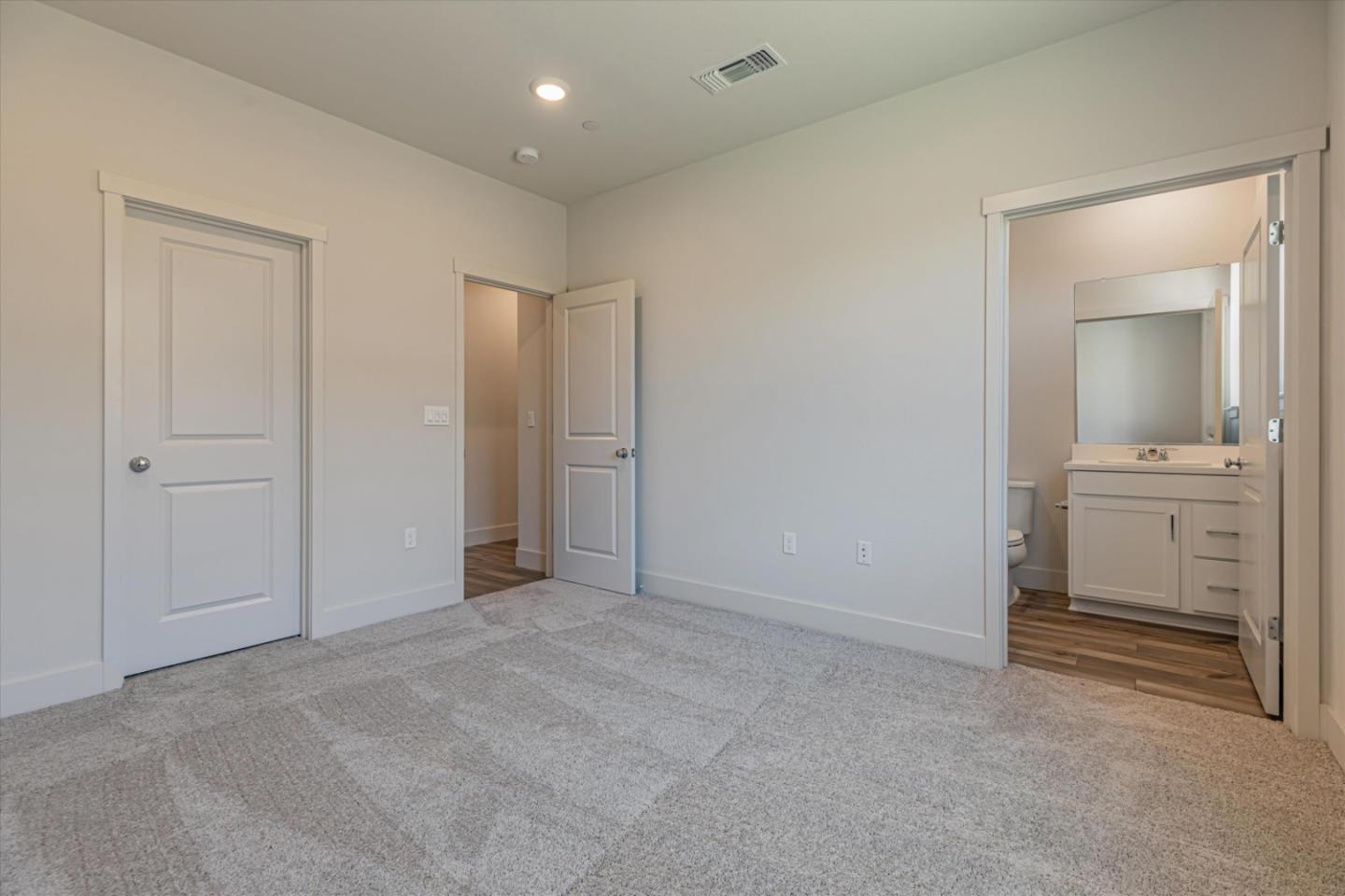 Detail Gallery Image 10 of 25 For 183 Vienna Way, Hollister,  CA 95023 - 4 Beds | 3/1 Baths