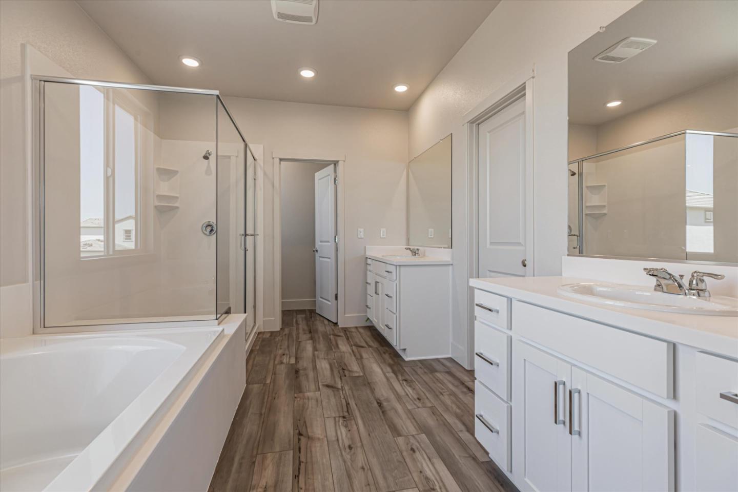 Detail Gallery Image 22 of 25 For 183 Vienna Way, Hollister,  CA 95023 - 4 Beds | 3/1 Baths