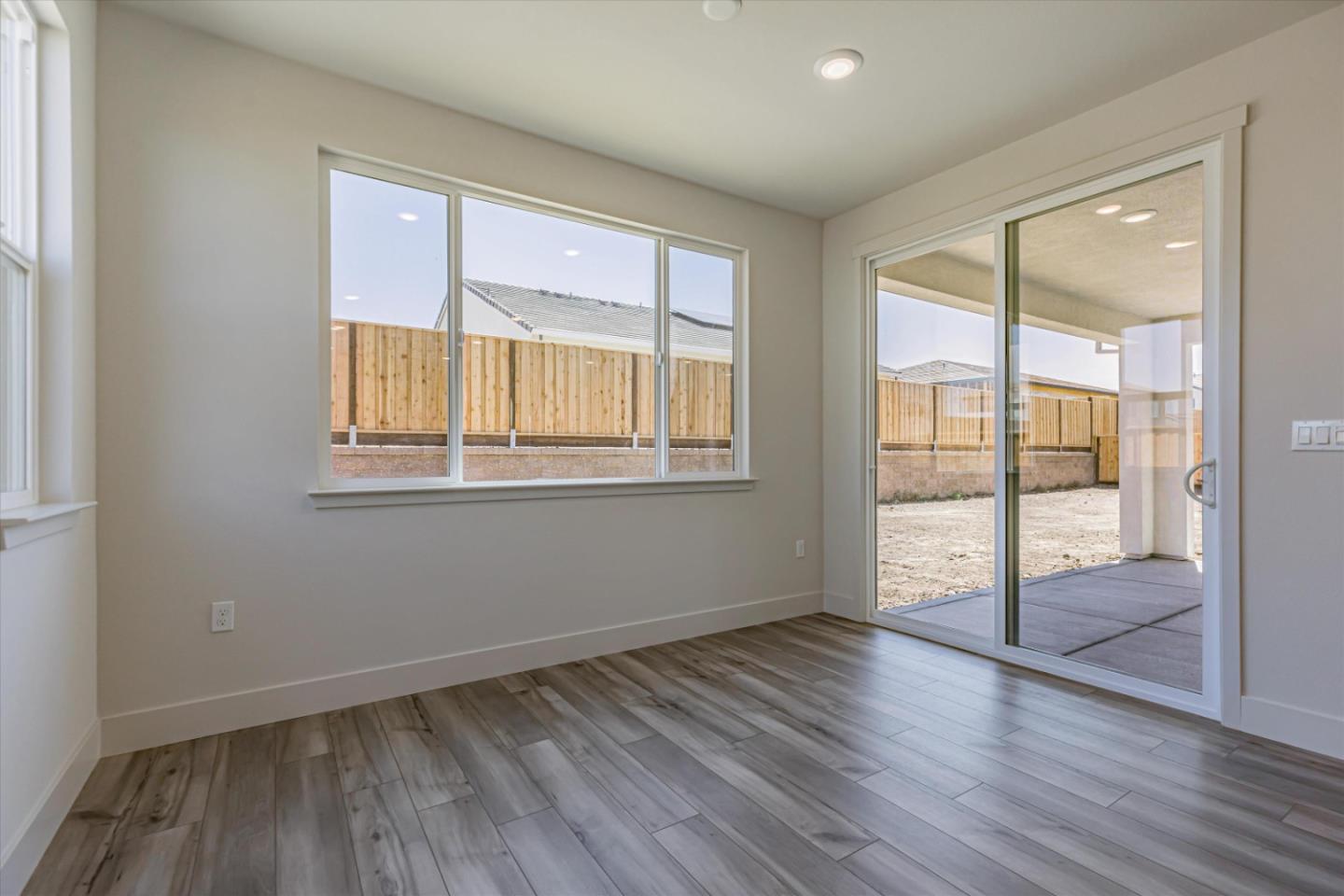 Detail Gallery Image 9 of 25 For 183 Vienna Way, Hollister,  CA 95023 - 4 Beds | 3/1 Baths