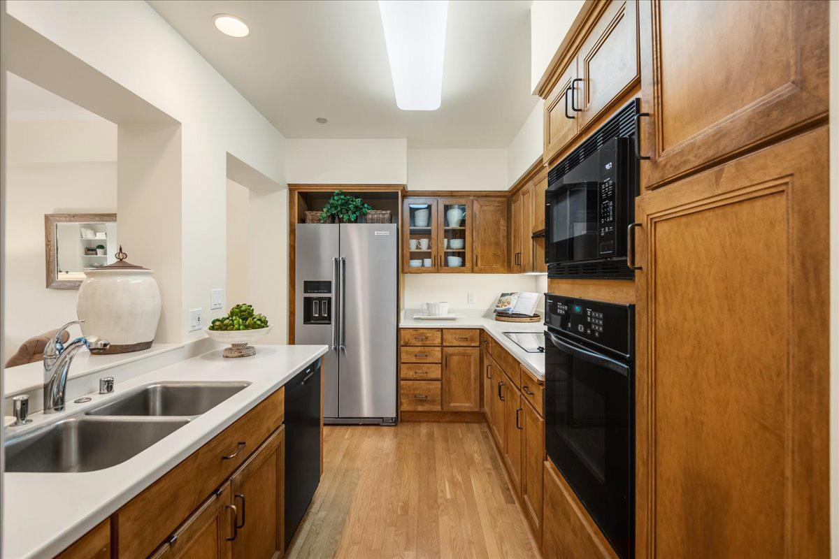 Detail Gallery Image 11 of 36 For 555 Byron St #107,  Palo Alto,  CA 94301 - 2 Beds | 2 Baths