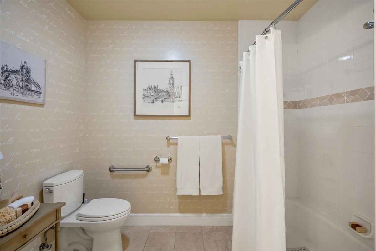 Detail Gallery Image 16 of 36 For 555 Byron St #107,  Palo Alto,  CA 94301 - 2 Beds | 2 Baths
