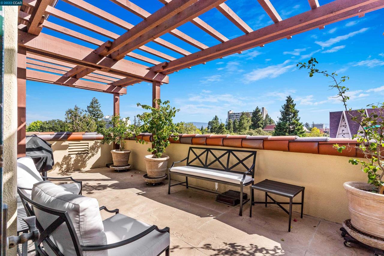 Detail Gallery Image 33 of 36 For 555 Byron St #107,  Palo Alto,  CA 94301 - 2 Beds | 2 Baths