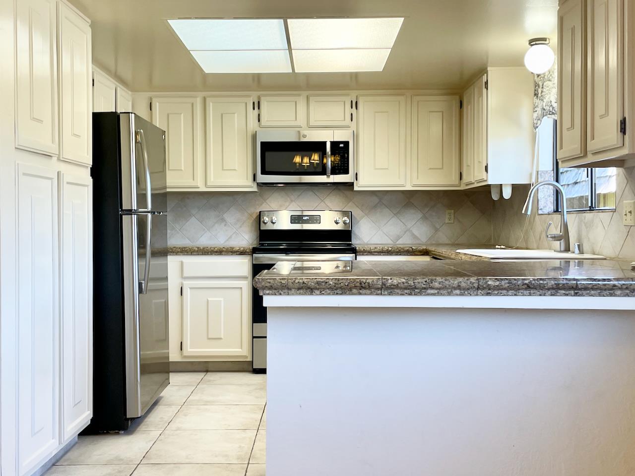 Detail Gallery Image 10 of 17 For 23799 Monterey Salinas Hwy #24,  Salinas,  CA 93908 - 2 Beds | 2 Baths
