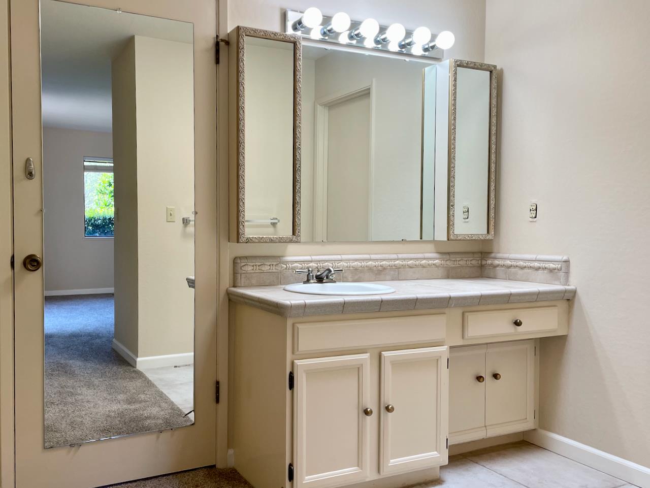 Detail Gallery Image 15 of 17 For 23799 Monterey Salinas Hwy #24,  Salinas,  CA 93908 - 2 Beds | 2 Baths