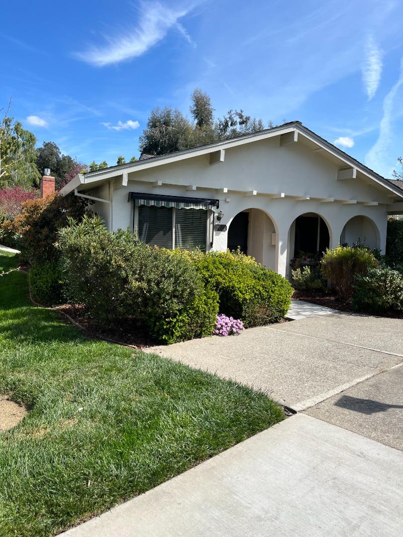 Detail Gallery Image 1 of 1 For 5472 Cribari Grn, San Jose,  CA 95135 - 2 Beds | 2 Baths