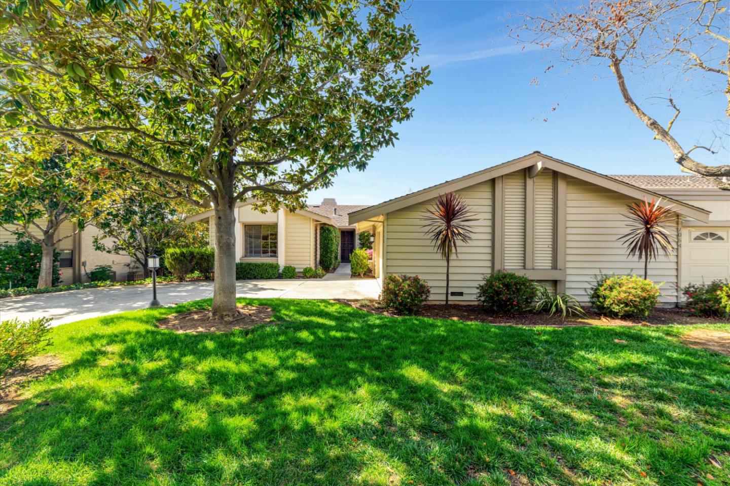 Detail Gallery Image 1 of 1 For 7056 via Belmonte, San Jose,  CA 95135 - 2 Beds | 2 Baths