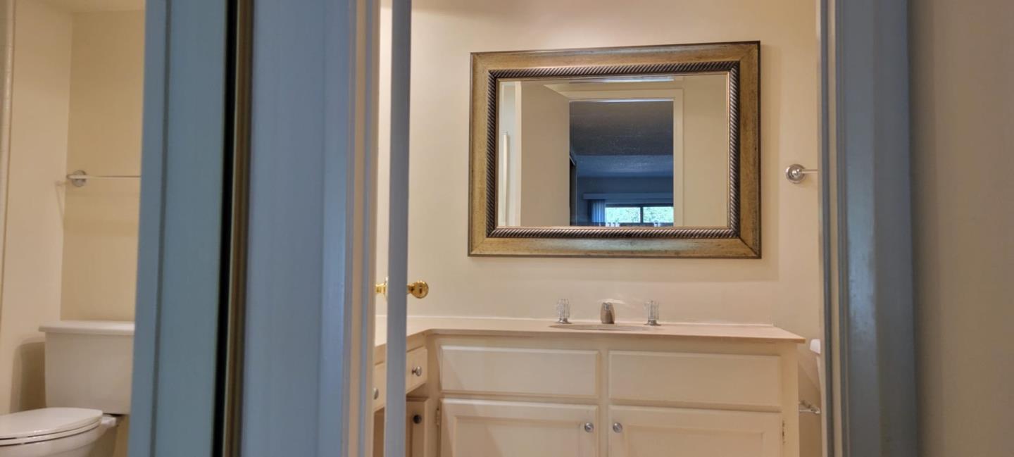 Detail Gallery Image 20 of 24 For 9 Creekridge Ct, San Mateo,  CA 94402 - 2 Beds | 2/1 Baths