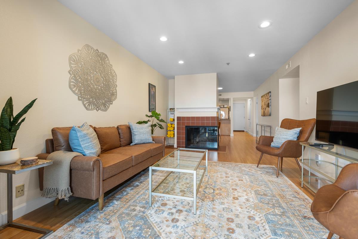 Detail Gallery Image 1 of 1 For 1 Laurel St #102,  San Carlos,  CA 94070 - 2 Beds | 2 Baths