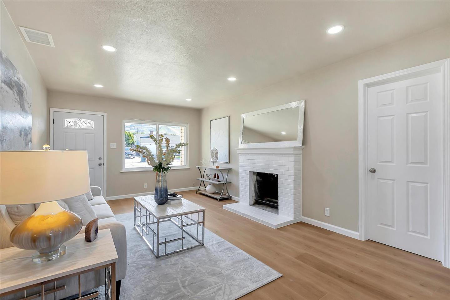Detail Gallery Image 4 of 20 For 285 N Cragmont Ave, San Jose,  CA 95127 - 3 Beds | 2 Baths