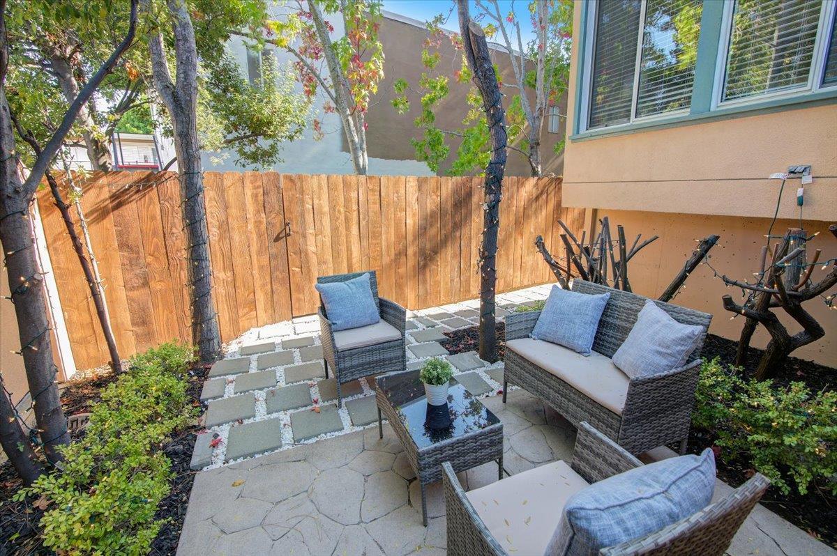 Detail Gallery Image 3 of 15 For 25 Mcaker Ct #122,  San Mateo,  CA 94403 - 3 Beds | 2/1 Baths