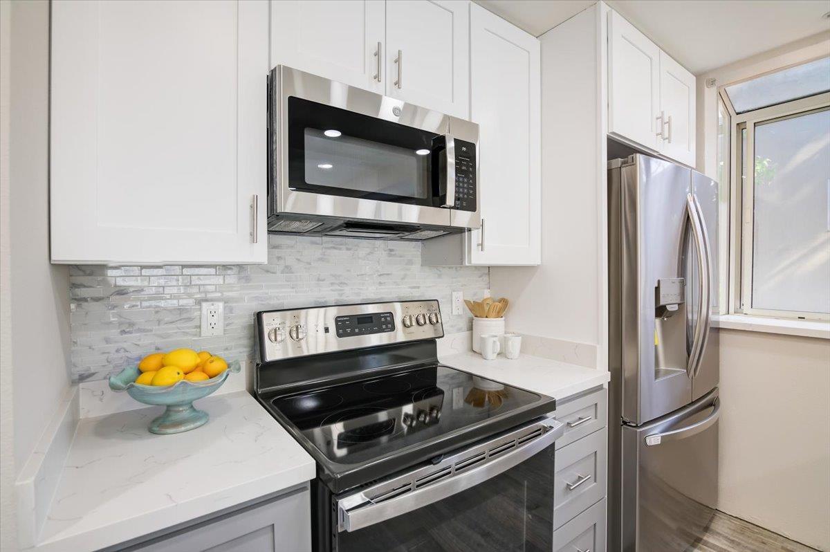 Detail Gallery Image 7 of 15 For 25 Mcaker Ct #122,  San Mateo,  CA 94403 - 3 Beds | 2/1 Baths