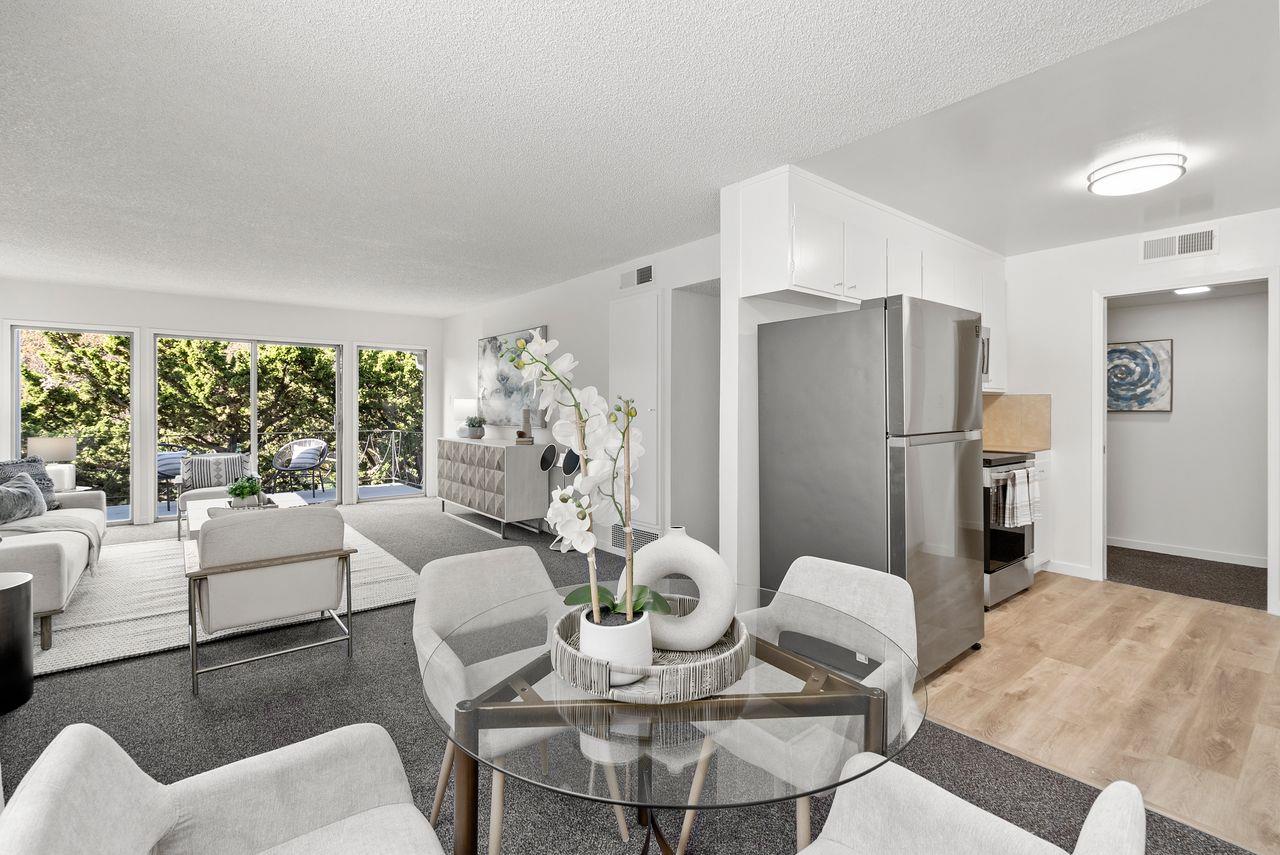 Detail Gallery Image 1 of 23 For 21 Willow Rd #23,  Menlo Park,  CA 94025 - 2 Beds | 2 Baths