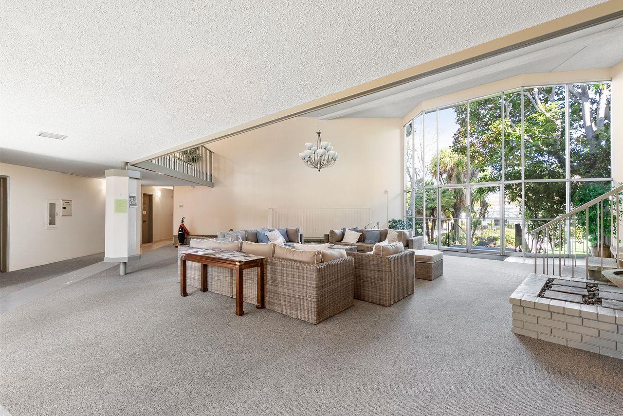 Detail Gallery Image 2 of 23 For 21 Willow Rd #23,  Menlo Park,  CA 94025 - 2 Beds | 2 Baths