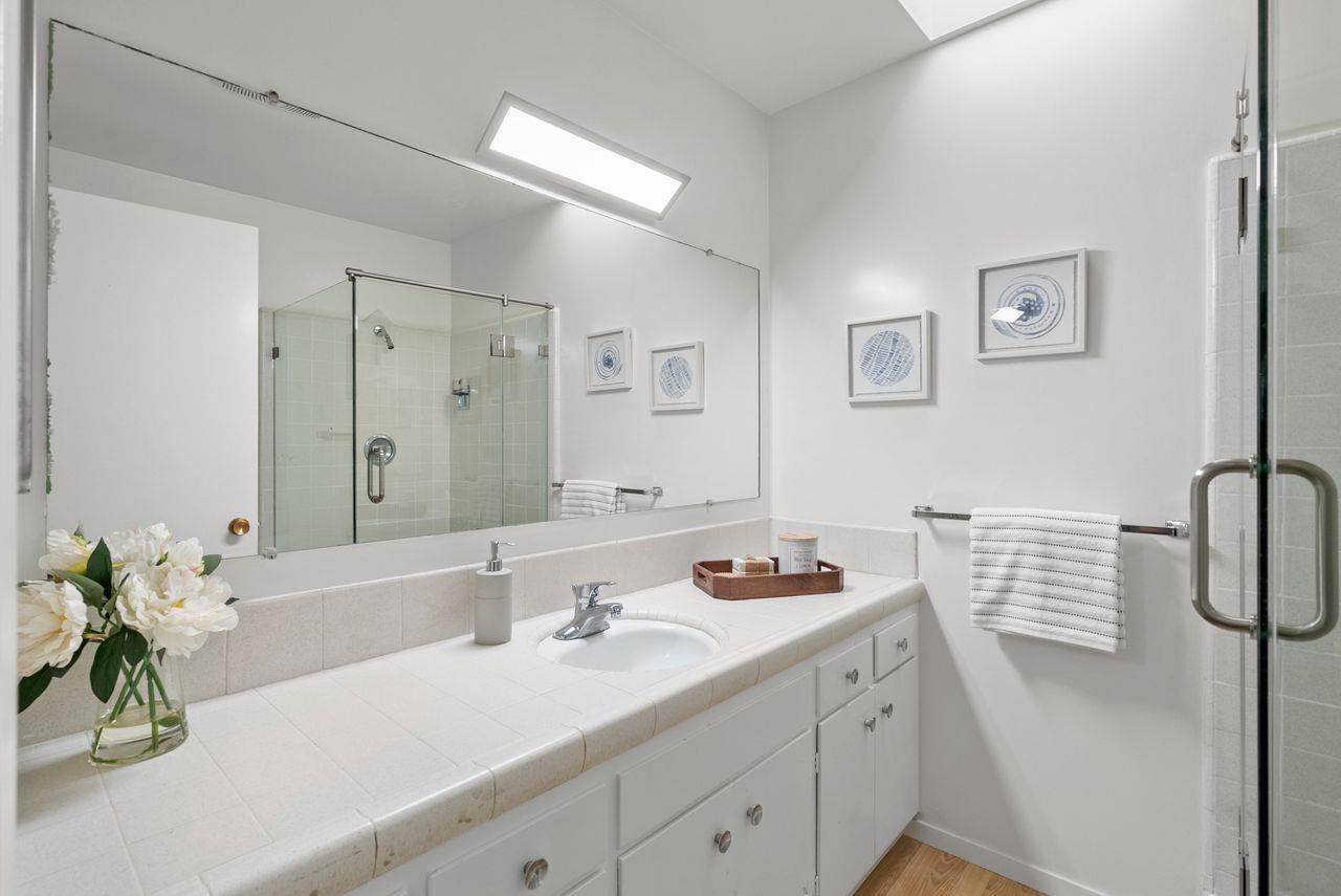 Detail Gallery Image 20 of 23 For 21 Willow Rd #23,  Menlo Park,  CA 94025 - 2 Beds | 2 Baths