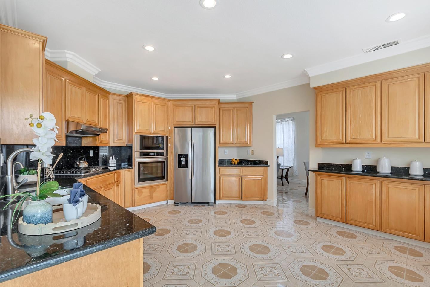 Detail Gallery Image 14 of 60 For 6551 Alyssa Dr, San Jose,  CA 95138 - 5 Beds | 2/1 Baths