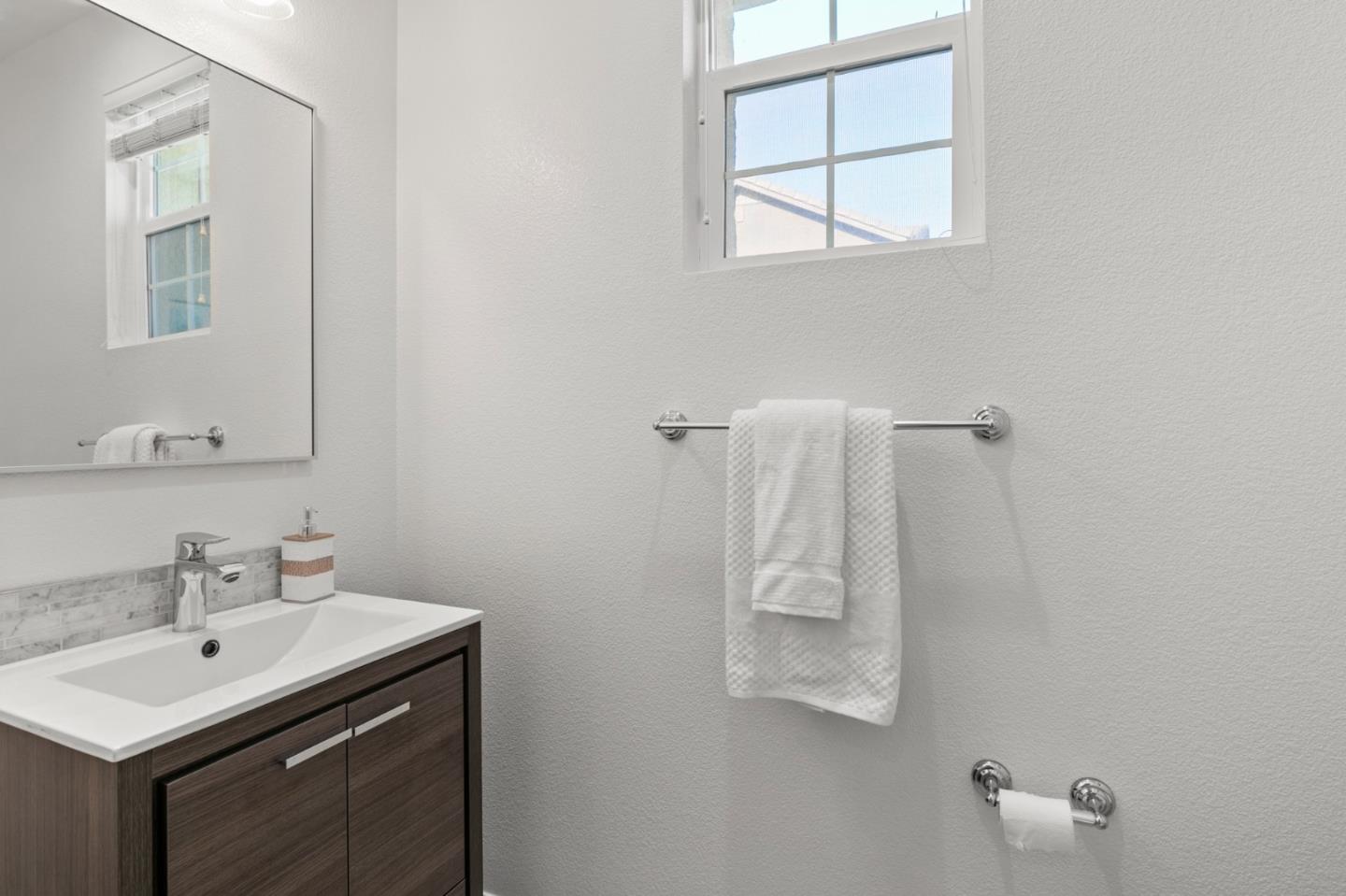 Detail Gallery Image 13 of 19 For 485 Virginia Pine Ter, Sunnyvale,  CA 94086 - 3 Beds | 2/1 Baths