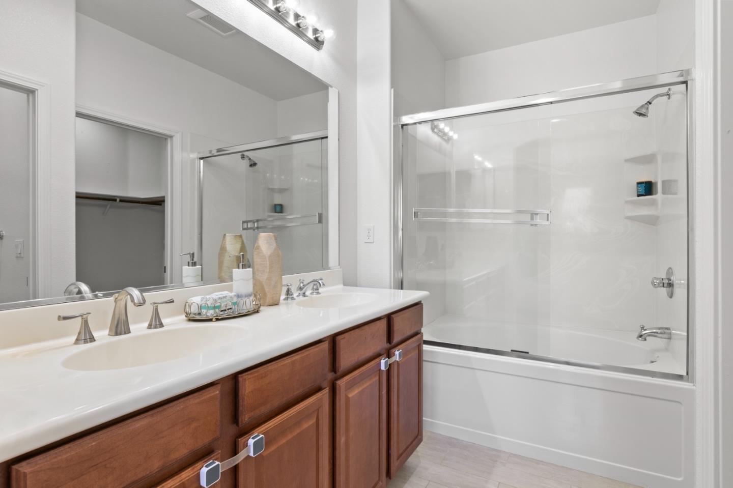 Detail Gallery Image 9 of 19 For 485 Virginia Pine Ter, Sunnyvale,  CA 94086 - 3 Beds | 2/1 Baths
