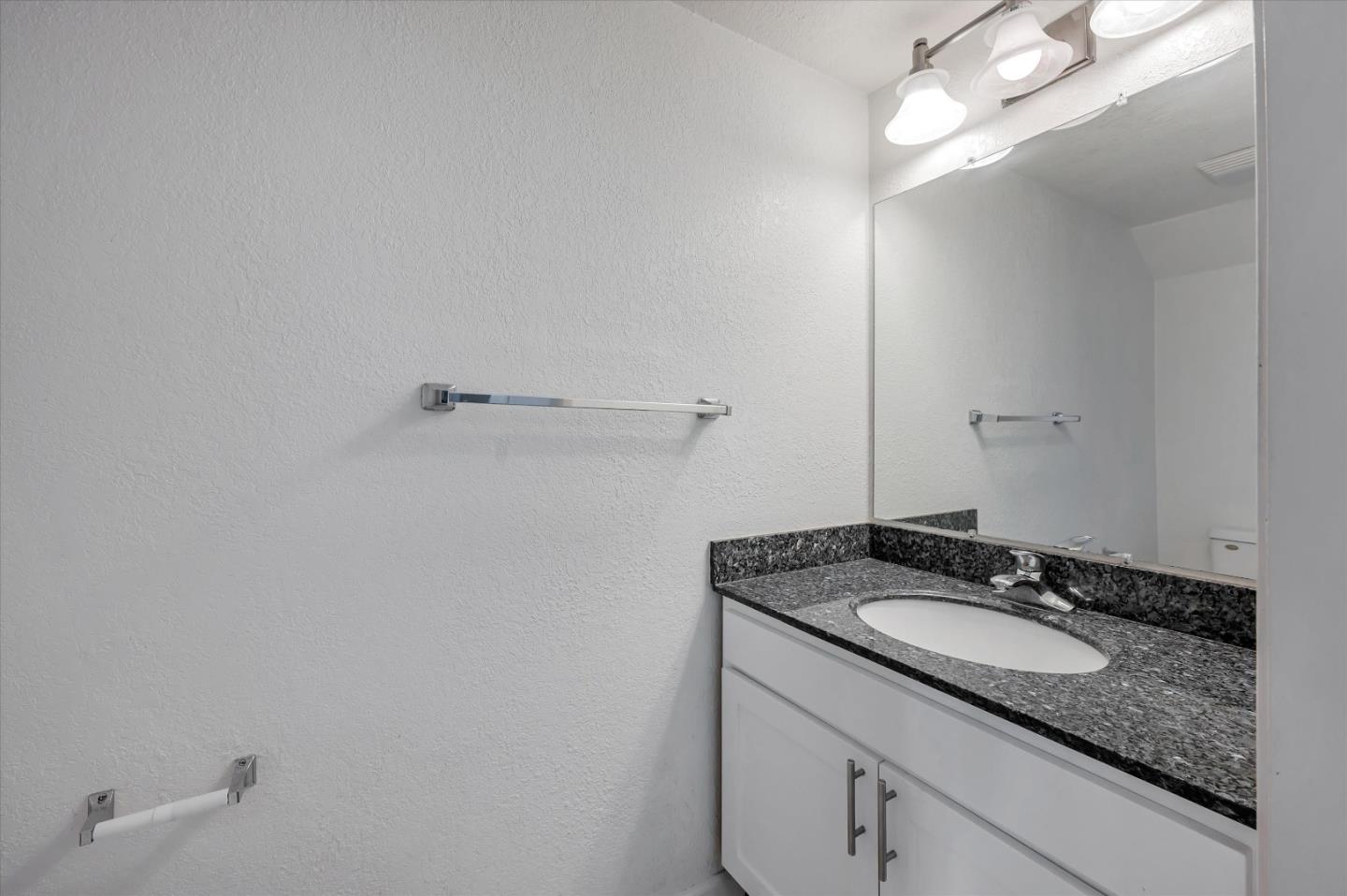 Detail Gallery Image 12 of 16 For 100 Marin Center Dr #5,  San Rafael,  CA 94903 - 2 Beds | 1/1 Baths