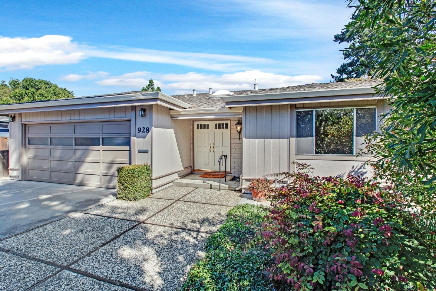 Detail Gallery Image 1 of 1 For 928 Theresa Ct, Menlo Park,  CA 94025 - 4 Beds | 2 Baths