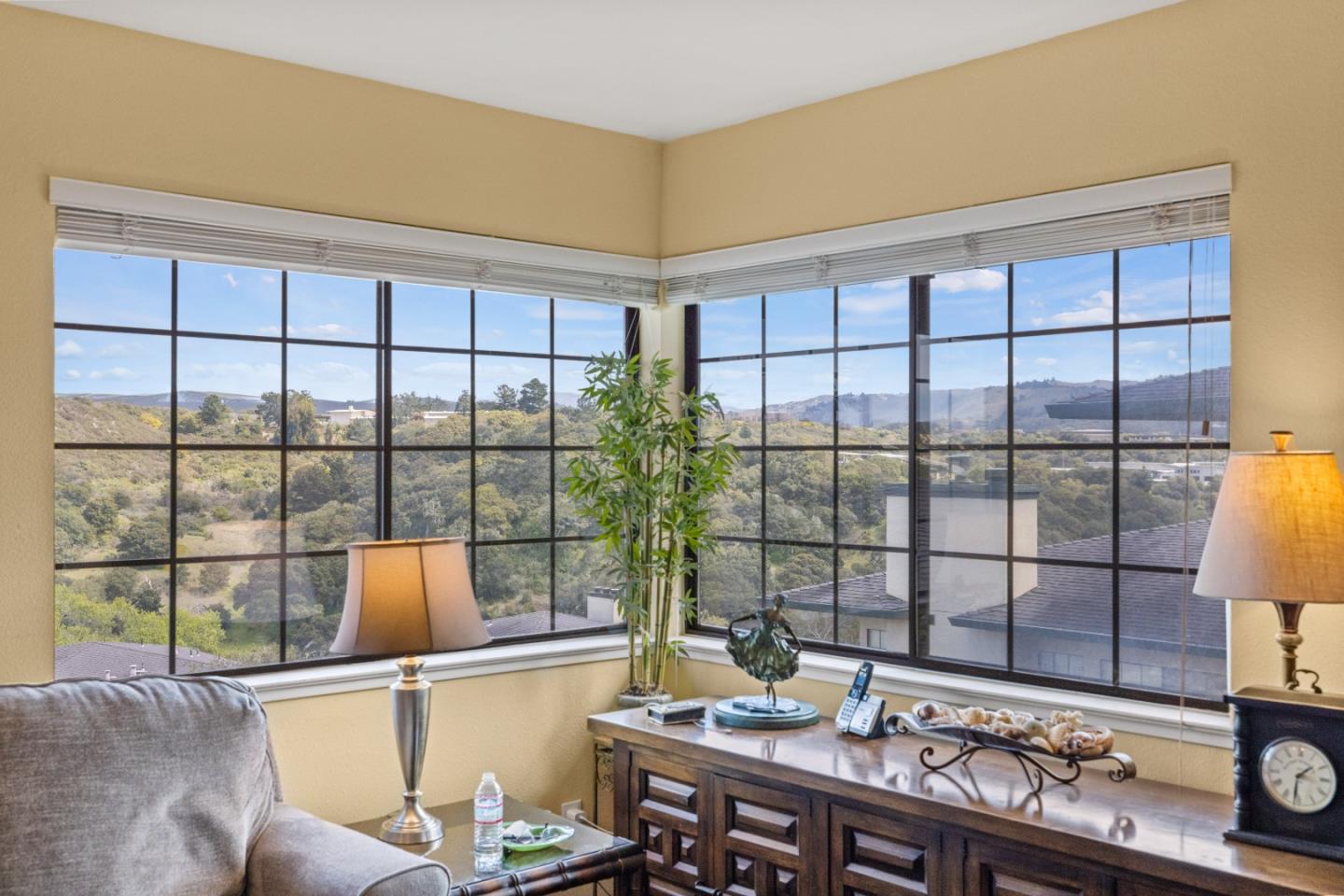 Detail Gallery Image 1 of 26 For 542 Pheasant Ridge, Del Rey Oaks,  CA 93940 - 2 Beds | 2 Baths