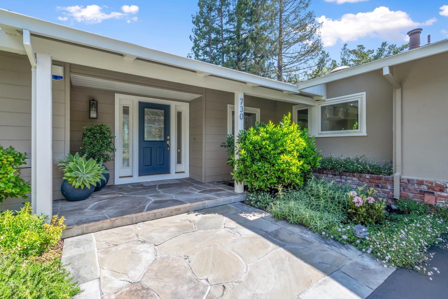 Detail Gallery Image 5 of 34 For 730 Monte Rosa Dr, Menlo Park,  CA 94025 - 4 Beds | 2/1 Baths